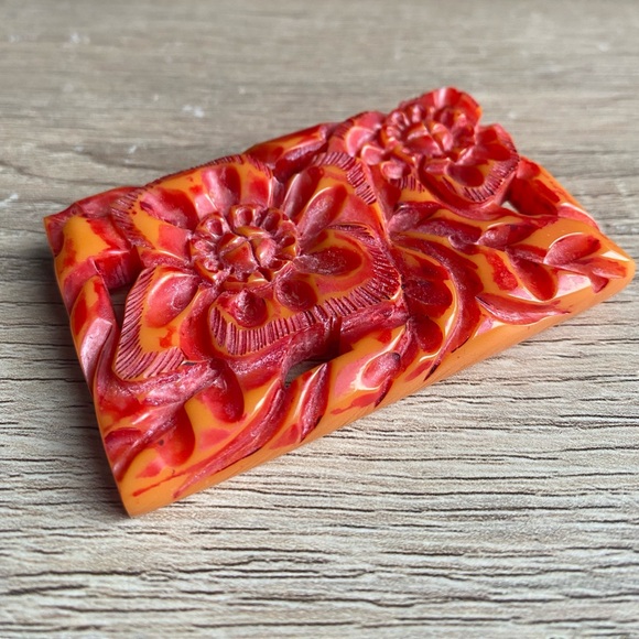 VINTAGE 30s/40s Art Deco Orange Bakelite Carved Brooch - Picture 10 of 12